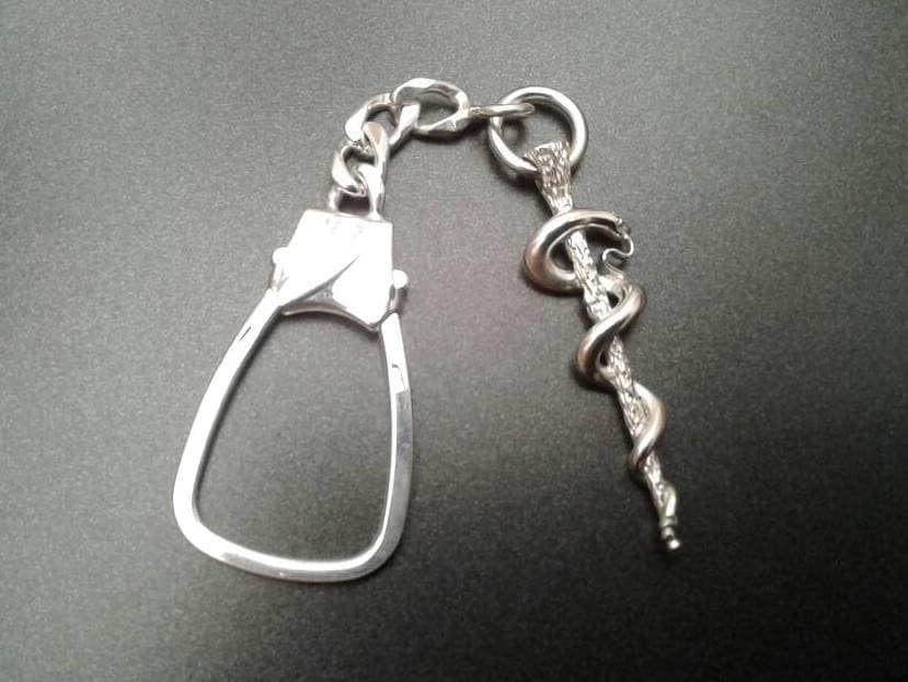 Asclepius Schlüsselanhänger Aus Sterlingsilber Asclepius Schlüsselanhänger Aus Sterlingsilber von JewelsofMedicine