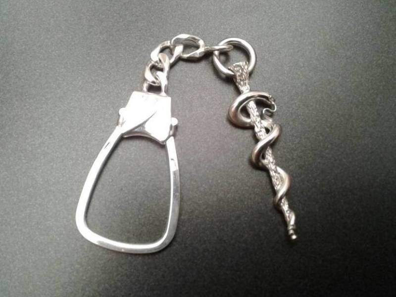 Asclepius Schlüsselanhänger Aus Sterlingsilber Asclepius Schlüsselanhänger Aus Sterlingsilber von JewelsofMedicine
