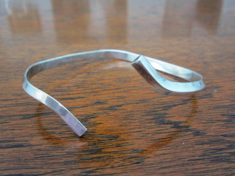Sehr Ungewöhnlich Schweren Sterling Silber Modern Twist Armband Versandkostenfrei | Usa Sehr Ungewöhnlich Schweren Sterling Silber Modern Twist Armband Versandkostenfrei | Usa von JewelsoftheCastle
