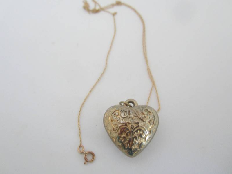 Vintage Repousse Gold Filled Puffy Herz Anhänger 14Kt Kette Kostenloser Versand | Us Vintage Repousse Gold Filled Puffy Herz Anhänger 14Kt Kette Kostenloser Versand | Us von JewelsoftheCastle