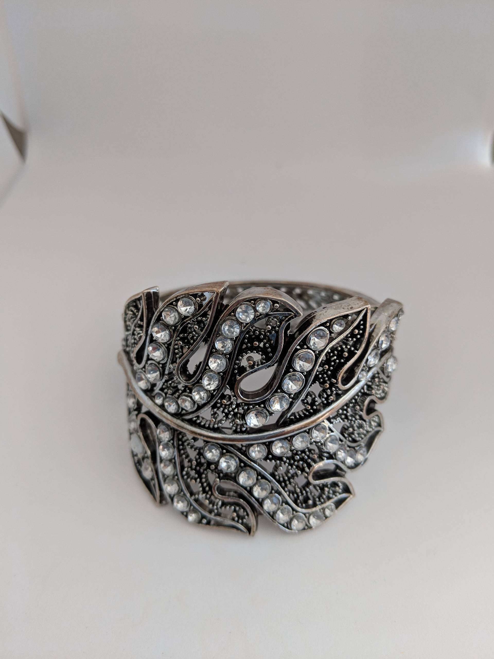 Vintage Strass Klappbar Manschette Armband-Glam Kostenloser Versand Für Uns Vintage Strass Klappbar Manschette Armband-Glam Kostenloser Versand Für Uns von JewelsoftheCastle