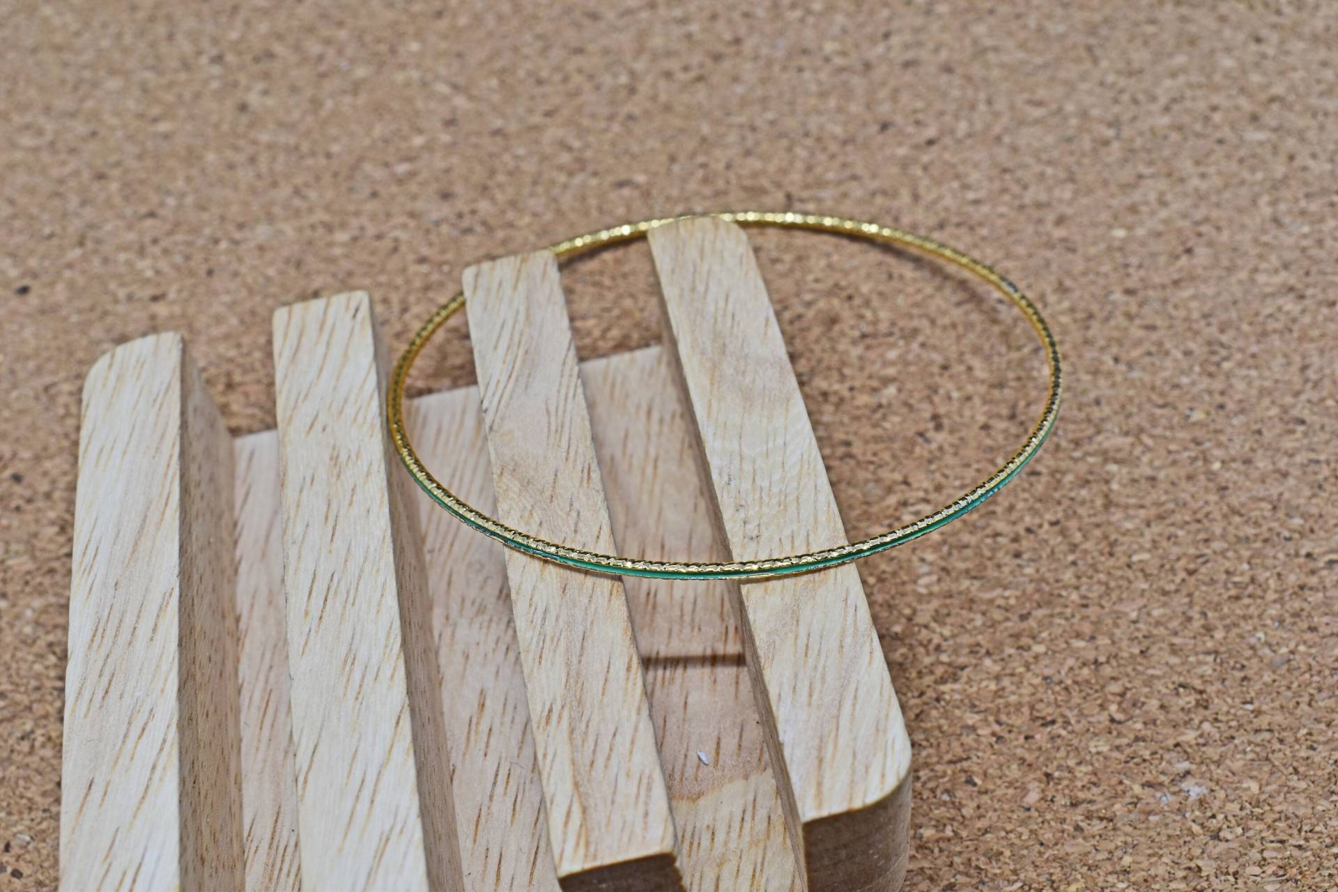 Emaille Drahtbeigel, Bsh-06Gg, Grün, 16K Glänzendes Vergoldes Messing, Inner 65mm, 1, 6mm Breit, Regenbogen-Farbdraht-Gewand von JeweltechDesigns