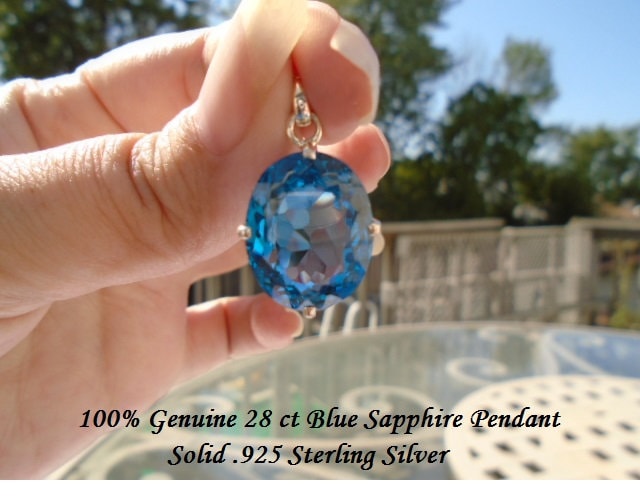 Blauer Saphir Anhänger von JewelyBySuzette