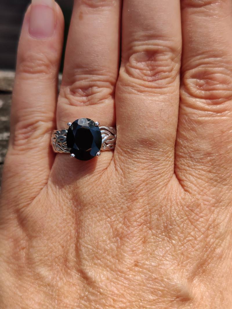 Natürlicher 6 Ct Thai Schwarz Spinell Ring Größe 5 Oder 7 von JewelyBySuzette