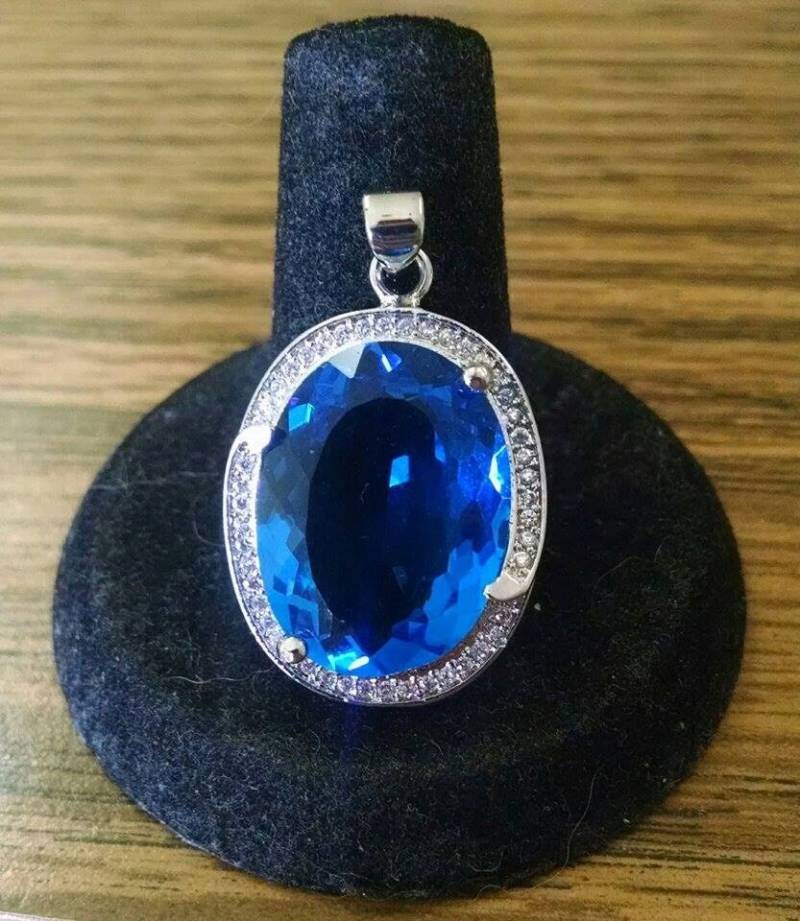 Schweizer Blau-Weiß-Topas-Anhänger 20 Cts von JewelyBySuzette