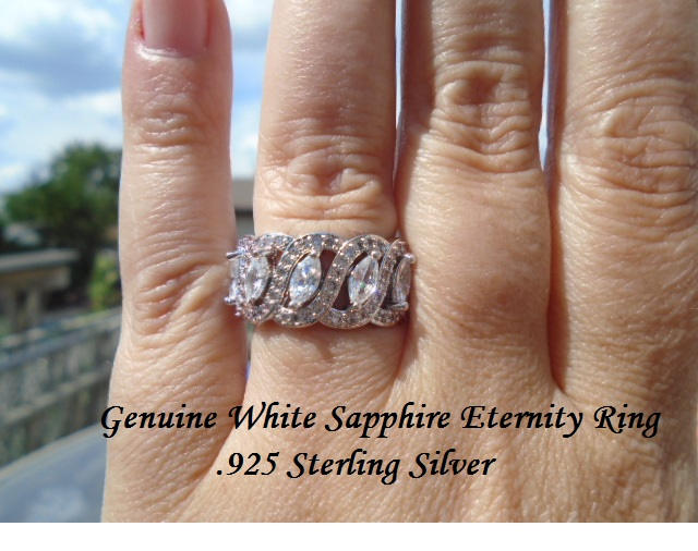Weißer Saphir Ewigkeit Ring von JewelyBySuzette