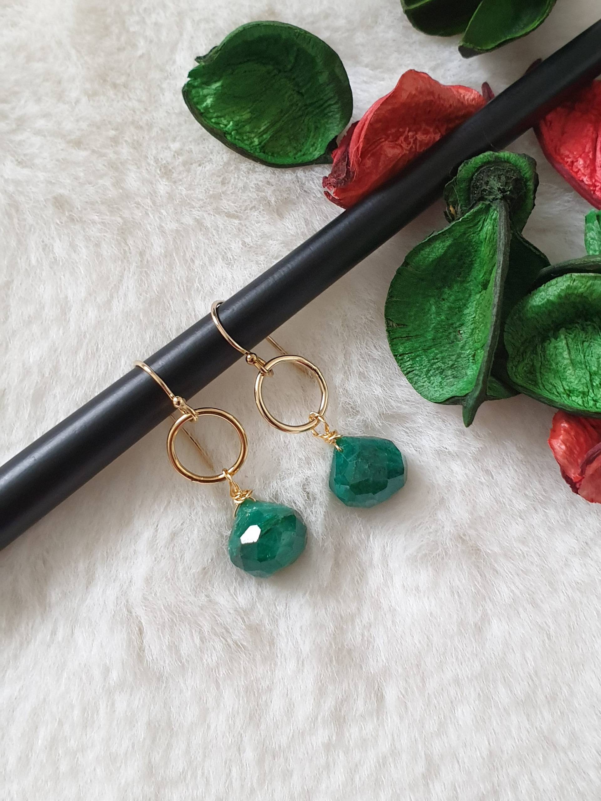 Smaragd Ohrringe, 14K Gold Filled Tropfen Edelstein Ohrringe Für Frauen von JewelzByBatool