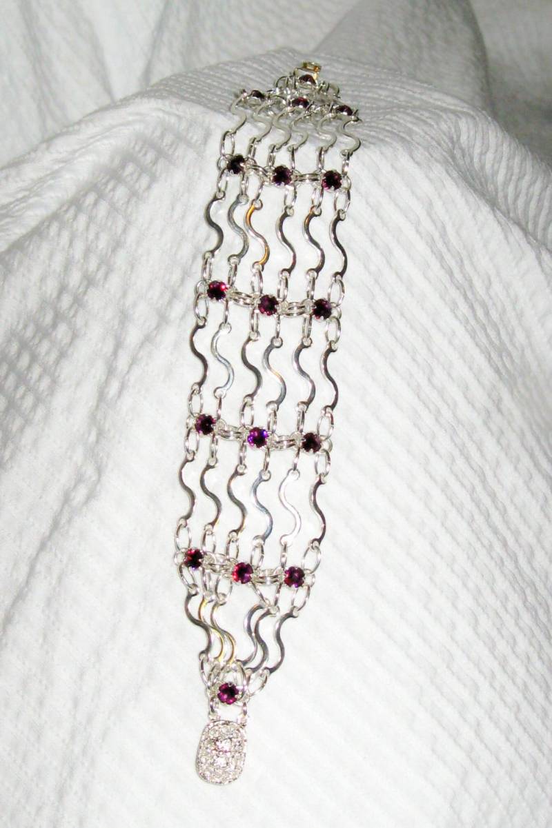 "Das "S" Armband Mit Kristallen." von JewelzNChains