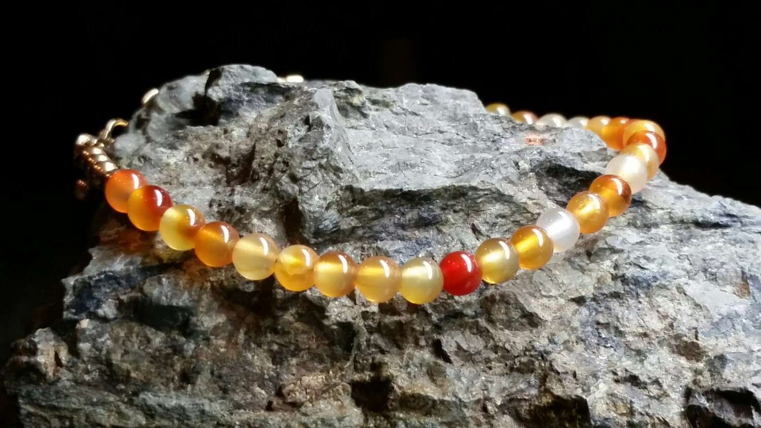 Schöne Karneol & Gold-Gefülltedelstein Armband Schöne Karneol & Gold-Gefülltedelstein Armband von JewelzoftheIsle