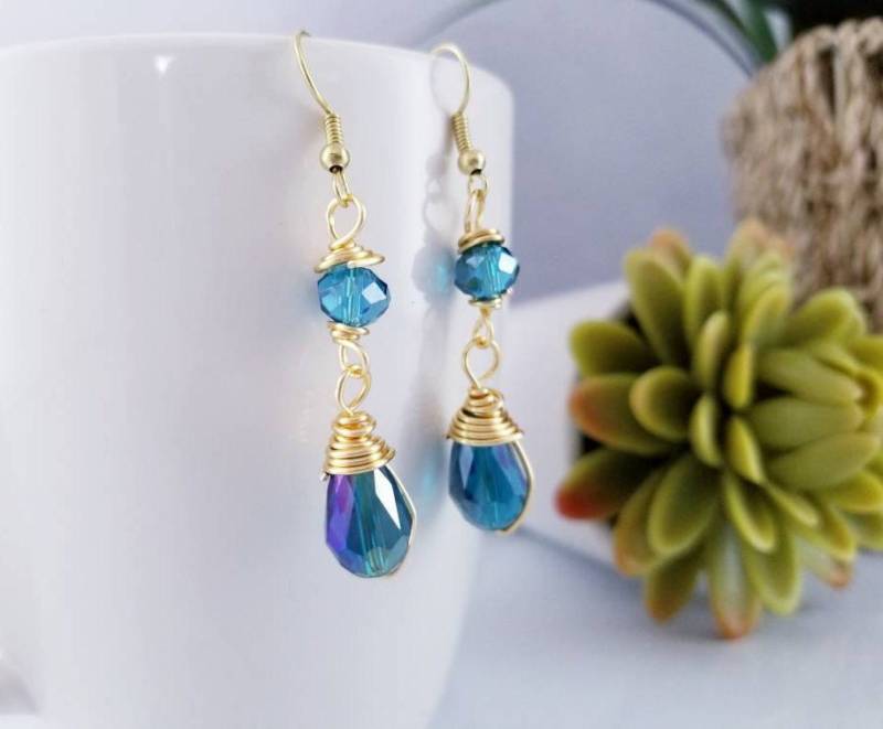 Tropfen Ohrringe, Wassertropfen Zierliche Kristall Gold Filled Braut Ohrringe Zierlich von JewerlyLizzFranco