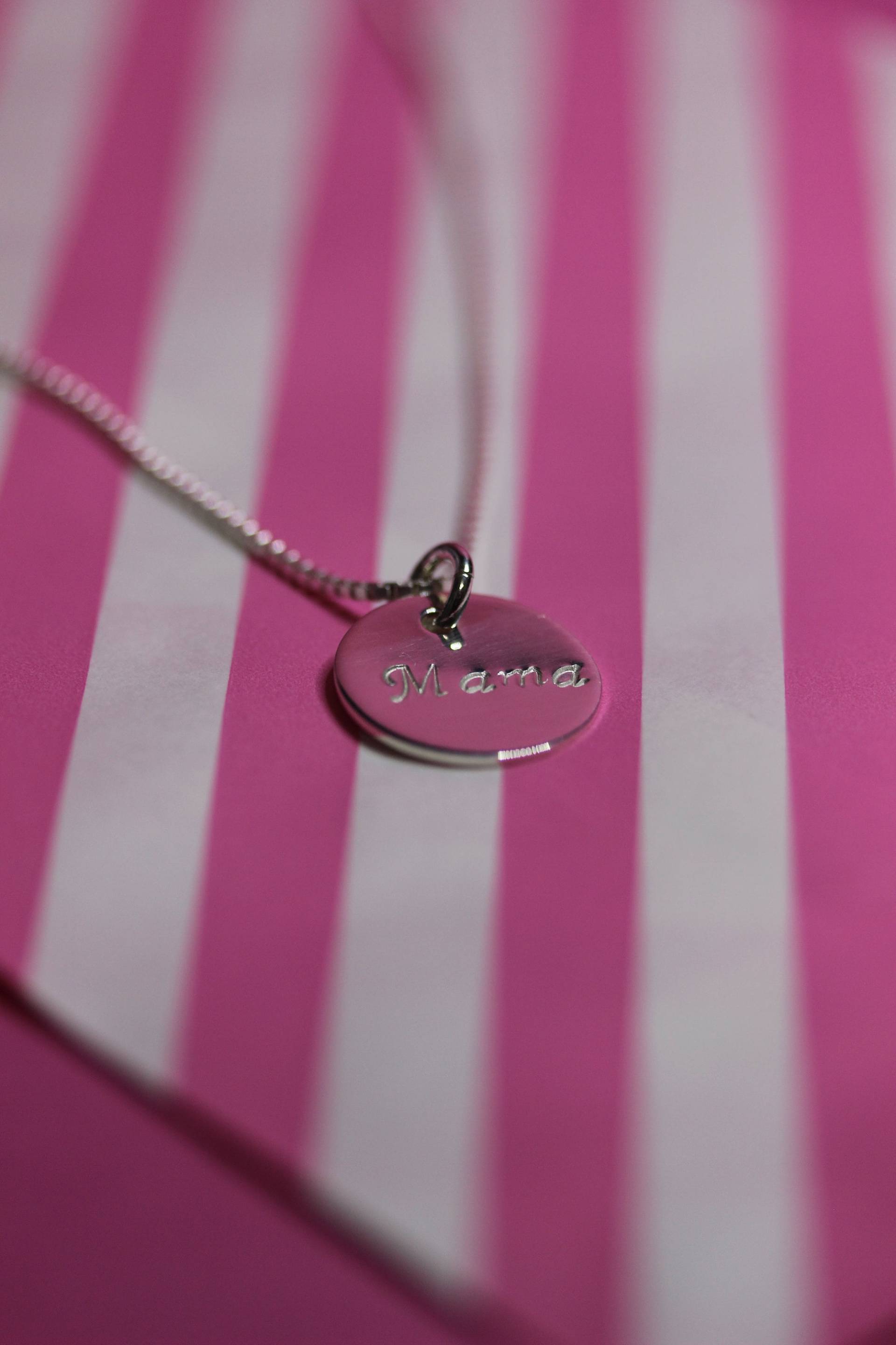 Mama Halskette, Muttertag, Erwachsene, Personalisierte Namen Schmuck, Geschenk, Muttertag Gravierte Name von JewlesDesigns