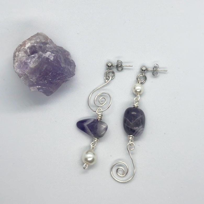 Silver Amethyst Crystal Earrings | With Pearls Pearl Boho Beach Style von JewlsBySenija