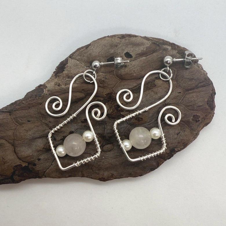 Silver Earrings With Clear Quarz & Pearl | Wire Wrapped Crystal Jewlery Boho Fairy Style von JewlsBySenija
