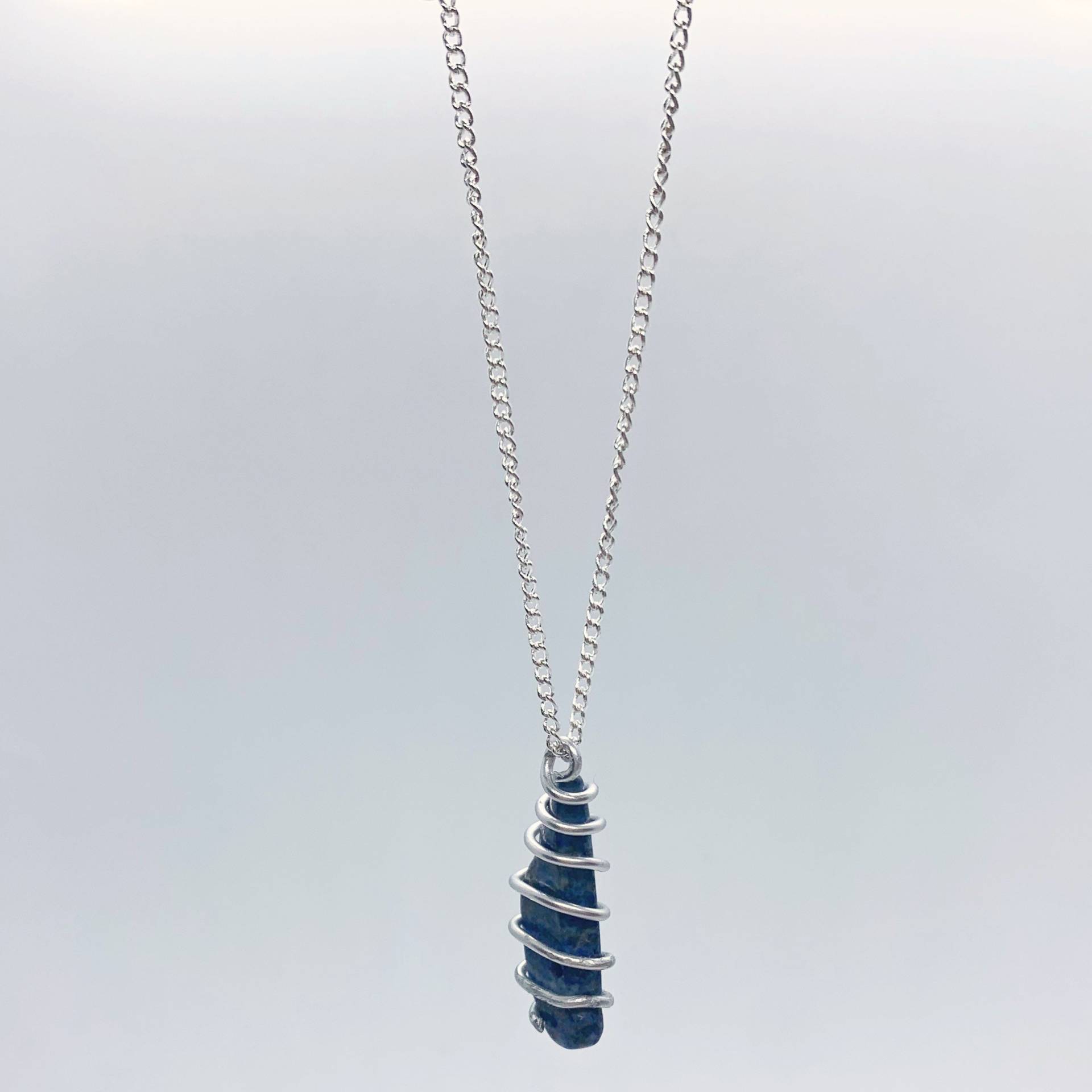 Silver Necklace | With Lapislazuli Crystal von JewlsBySenija