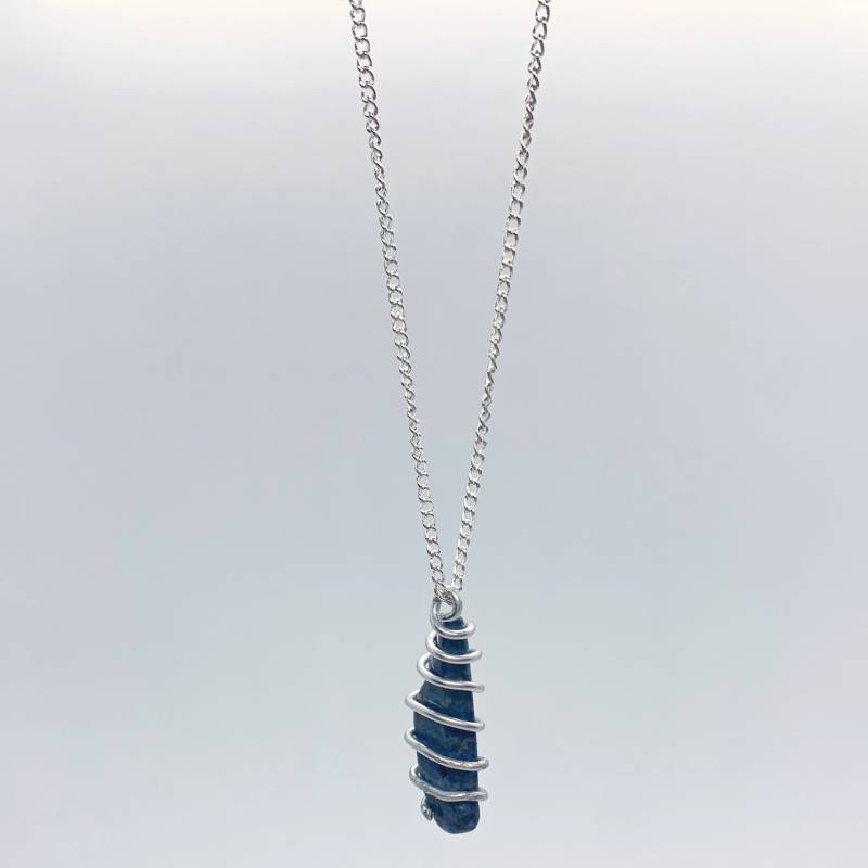 Silver Necklace | With Lapislazuli Crystal von JewlsBySenija
