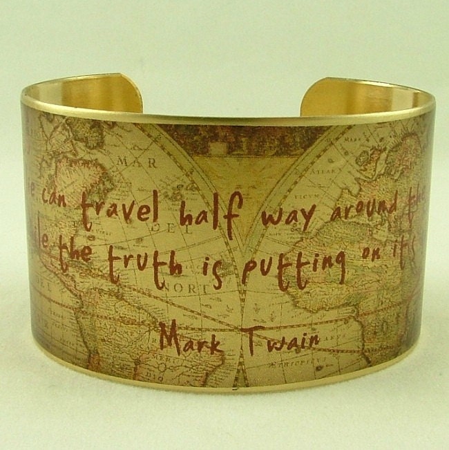Mark Twain Witziges Zitat Manschetten-Armband - Eine Lie Kann Um Die Halbe Welt Reisen von JezebelCharms