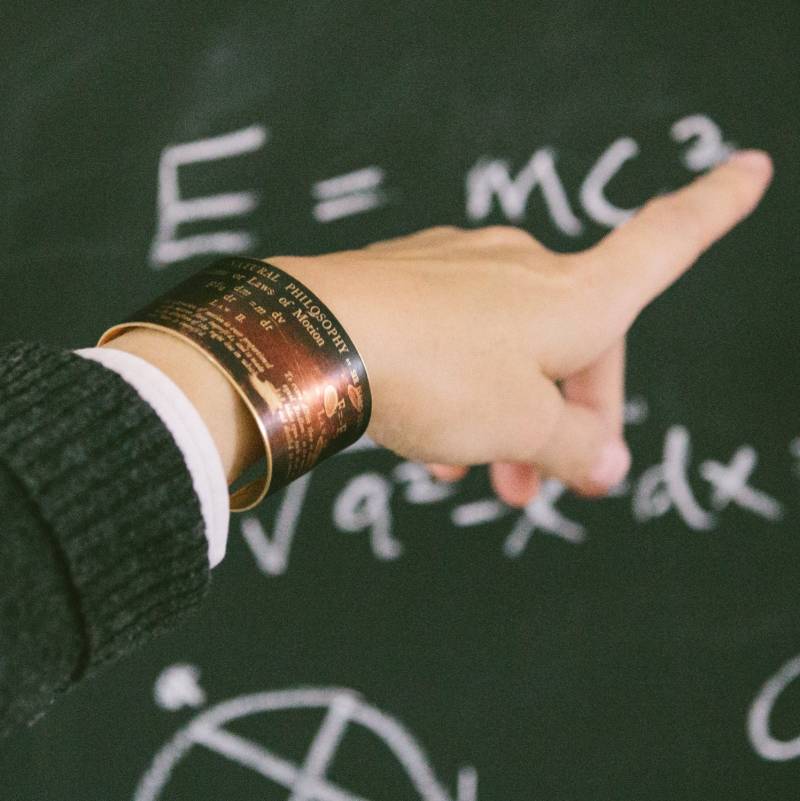 Sir Isaac Newton Bewegungsgesetze Mathe Armband - Physik Manschette Formeln Tech Geschenk Für Ihn Mitarbeiter Sir Isaac Newton Bewegungsgesetze Mathe Armband - Physik Manschette Formeln Tech Geschenk Für Ihn Mitarbeiter von JezebelCharms