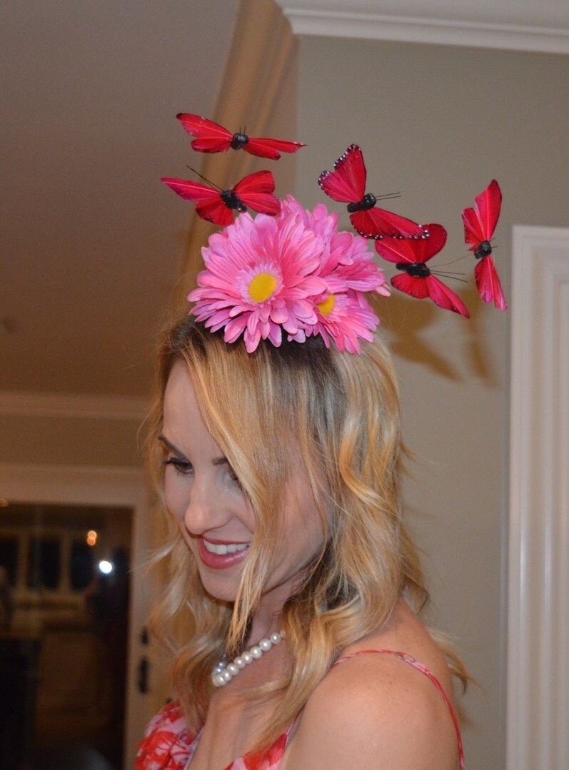 Rote Rose Fascinator Schmetterling Kopfschmuck Sommer Frühling Dapper Tag Haar Blume Gartenparty Hatinator Schmetterlinge Derby Ascot Fee Rote Rose Fascinator Schmetterling Kopfschmuck Sommer Frühling Dapper Tag Haar Blume Gartenparty Hatinator Schmetterlinge Derby Ascot Fee von JezebelsFascination