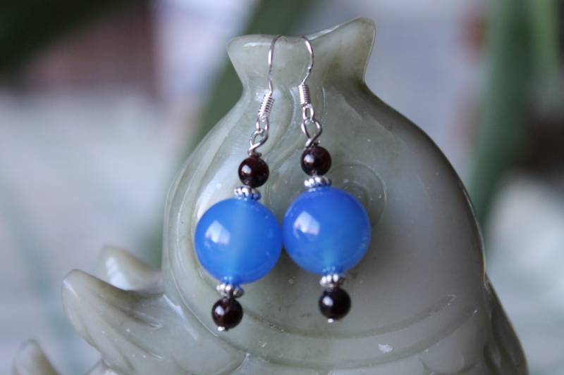 Blauer Achat Mit Roten Granat Ohrringe, Sterling Silber Haken von JianBeadsJewelry