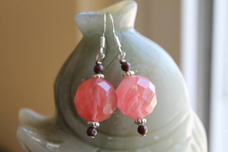 Facettierten Cherry Quarz Mit Roten Granat Ohrringe, Sterling Silber Haken von JianBeadsJewelry