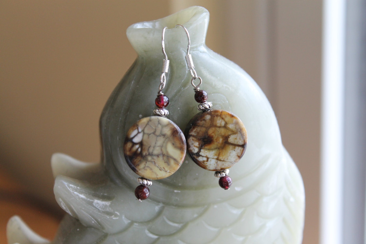 Gelbe Münze Alte Achat Mit Roten Granat Ohrringe, Sterling Silber Haken von JianBeadsJewelry