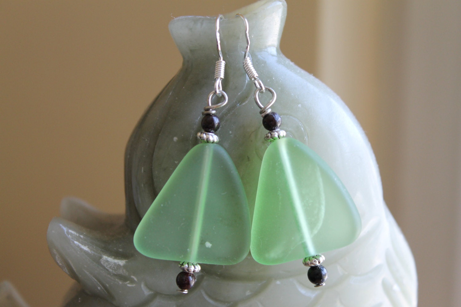 Green Sea Glass Ohrringe, Sterling Silber Haken von JianBeadsJewelry