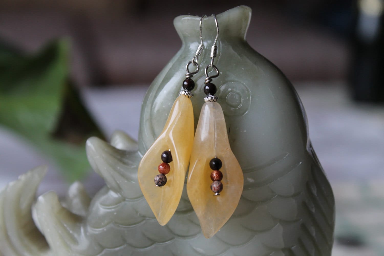 Leichte Gelbe Jade Blumenohrringe, Sterling Silber Haken von JianBeadsJewelry