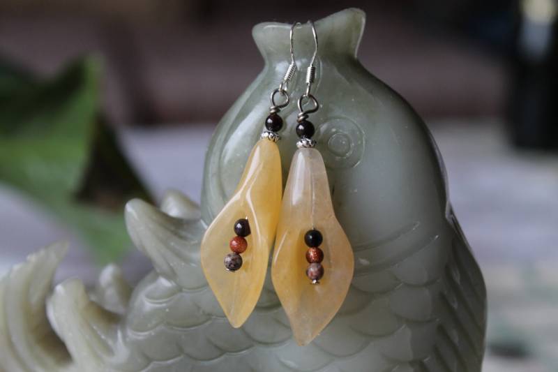 Leichte Gelbe Jade Blumenohrringe, Sterling Silber Haken von JianBeadsJewelry