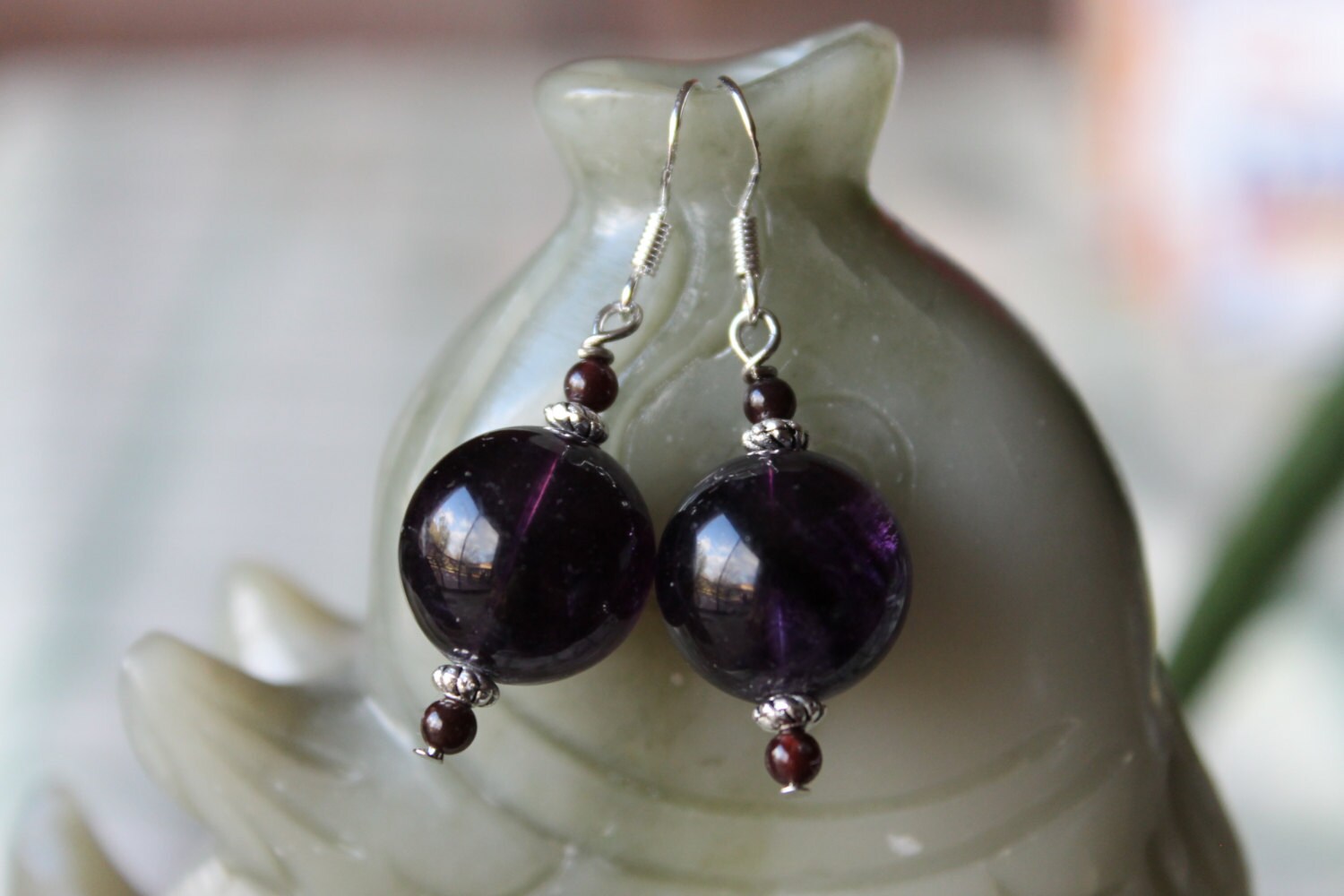 Natürliche Runde Fluorit Mit Granat Ohrringe, Sterling Silber Haken von JianBeadsJewelry