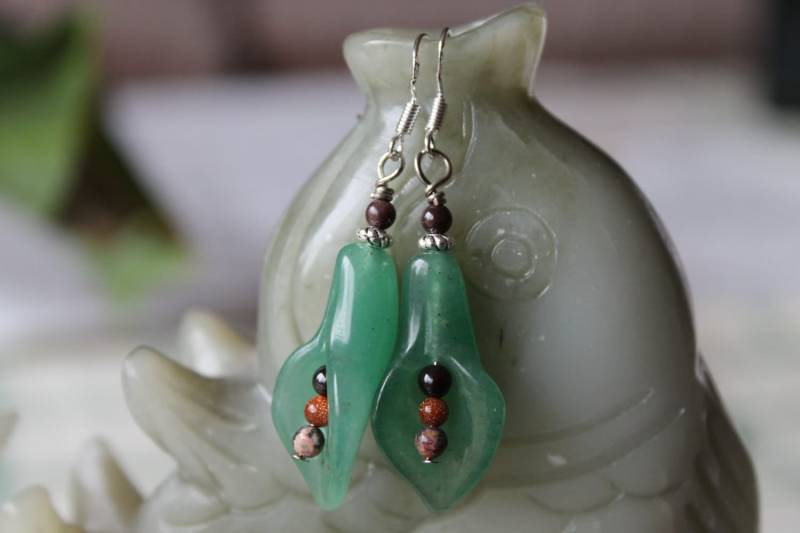 Niedliche Grüne Aventurin Blumenohrringe, Sterling Silber Haken von JianBeadsJewelry