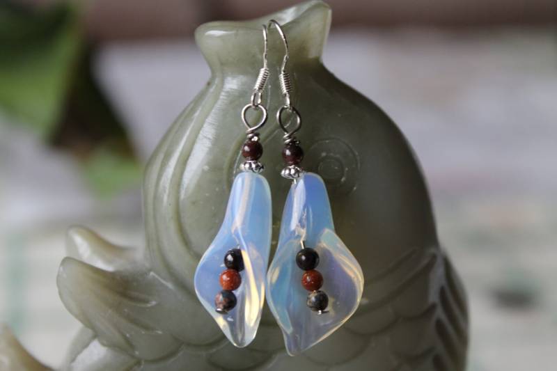 Niedliche Opalite Blumenohrringe, Sterling Silber Haken von JianBeadsJewelry