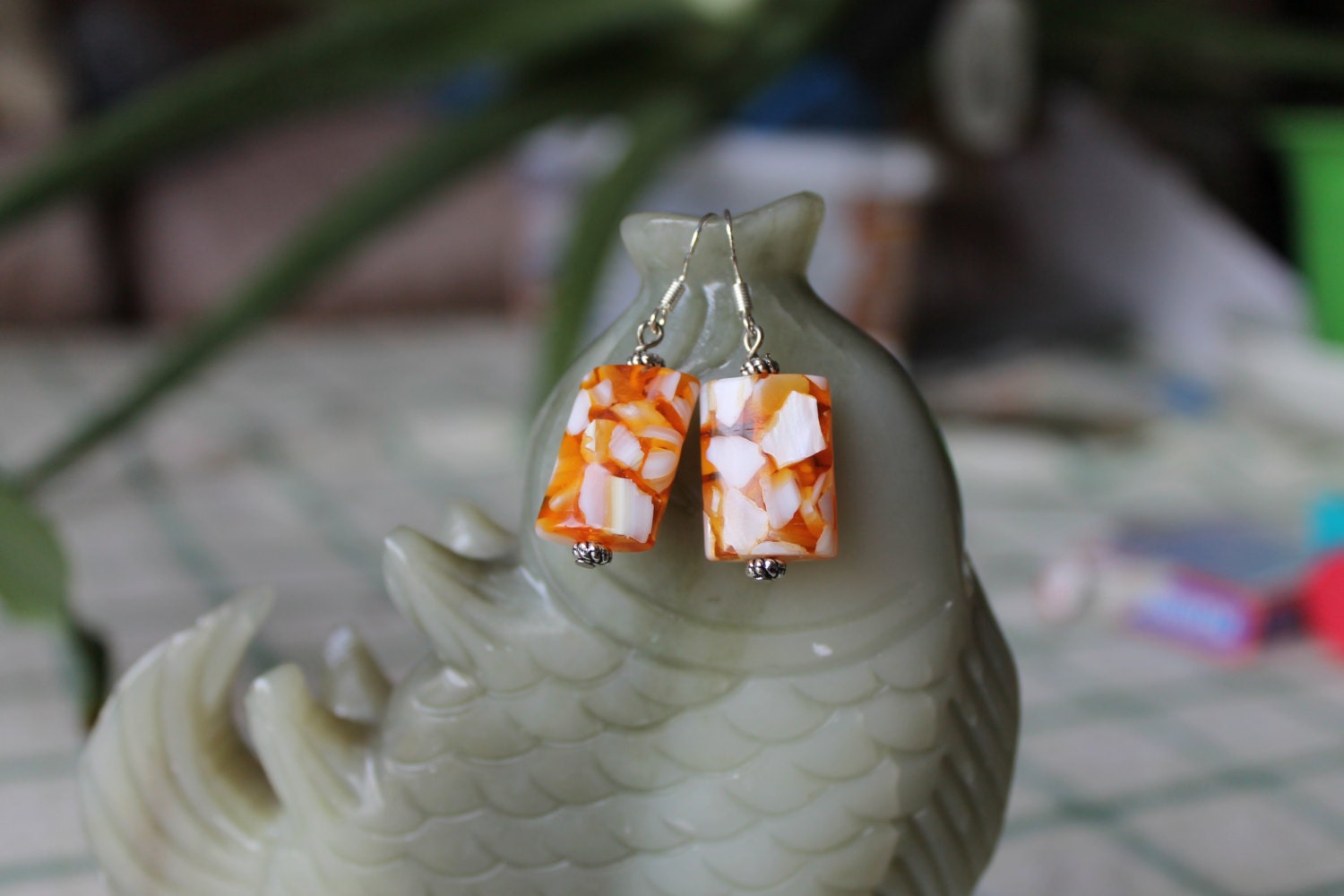 Orange-Harz-Mix Mit Mutter Der Perlenohrringe, Sterling Silber Haken von JianBeadsJewelry