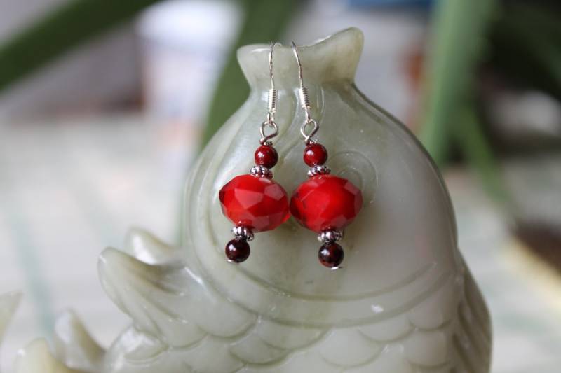 Rot Facettierten Rubin Ohrringe, Sterling Silber Haken von JianBeadsJewelry