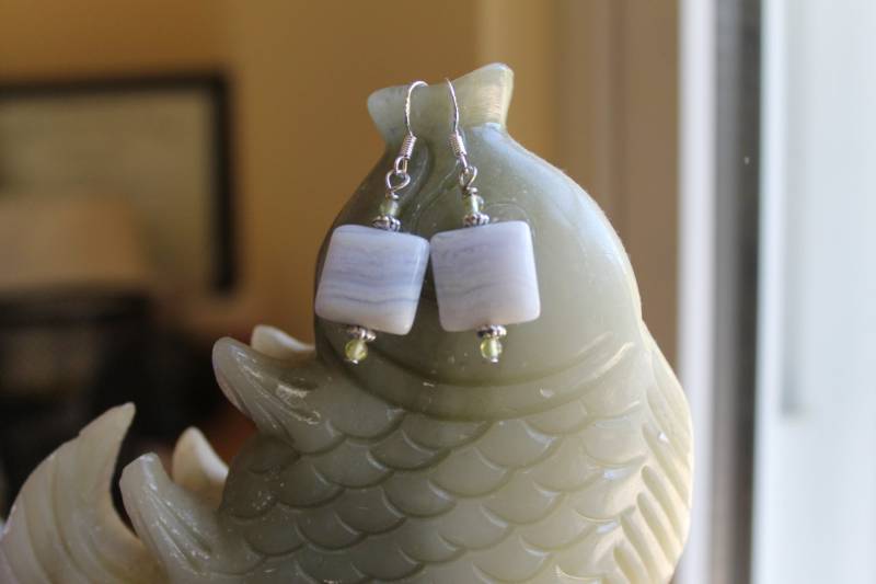 Schöne Blaue Chalcedon Mit Grünen Granat Ohrringe, Sterling Silber Haken von JianBeadsJewelry