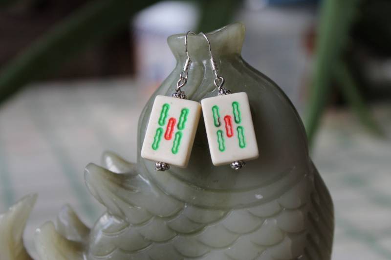 Schöne Kleine Mahjong Fliesen Ohrringe, Sterling Silber Haken von JianBeadsJewelry