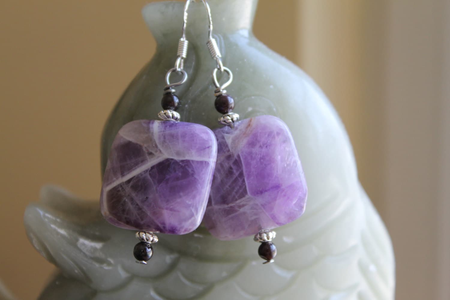 Schöne Lila Quadrat Amethyst Mit Roten Granat Ohrringe, Sterling Silber Haken von JianBeadsJewelry