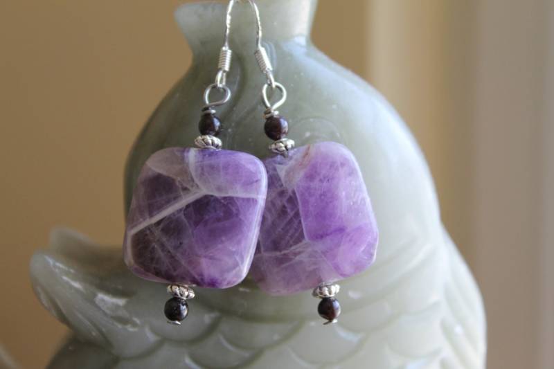 Schöne Lila Quadrat Amethyst Mit Roten Granat Ohrringe, Sterling Silber Haken von JianBeadsJewelry