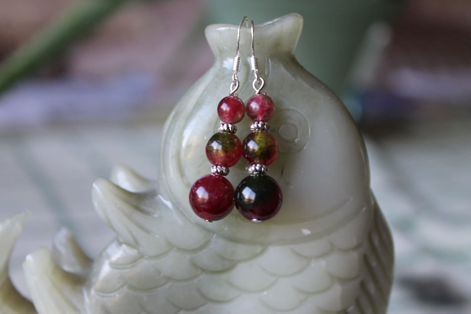 Schöne Rot Grün Jade Ohrringe, Sterling Silber Haken von JianBeadsJewelry