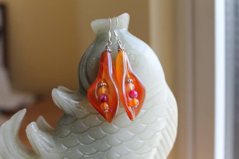 Schöne Rote Achat Blumenohrringe, Sterling Silber Haken von JianBeadsJewelry