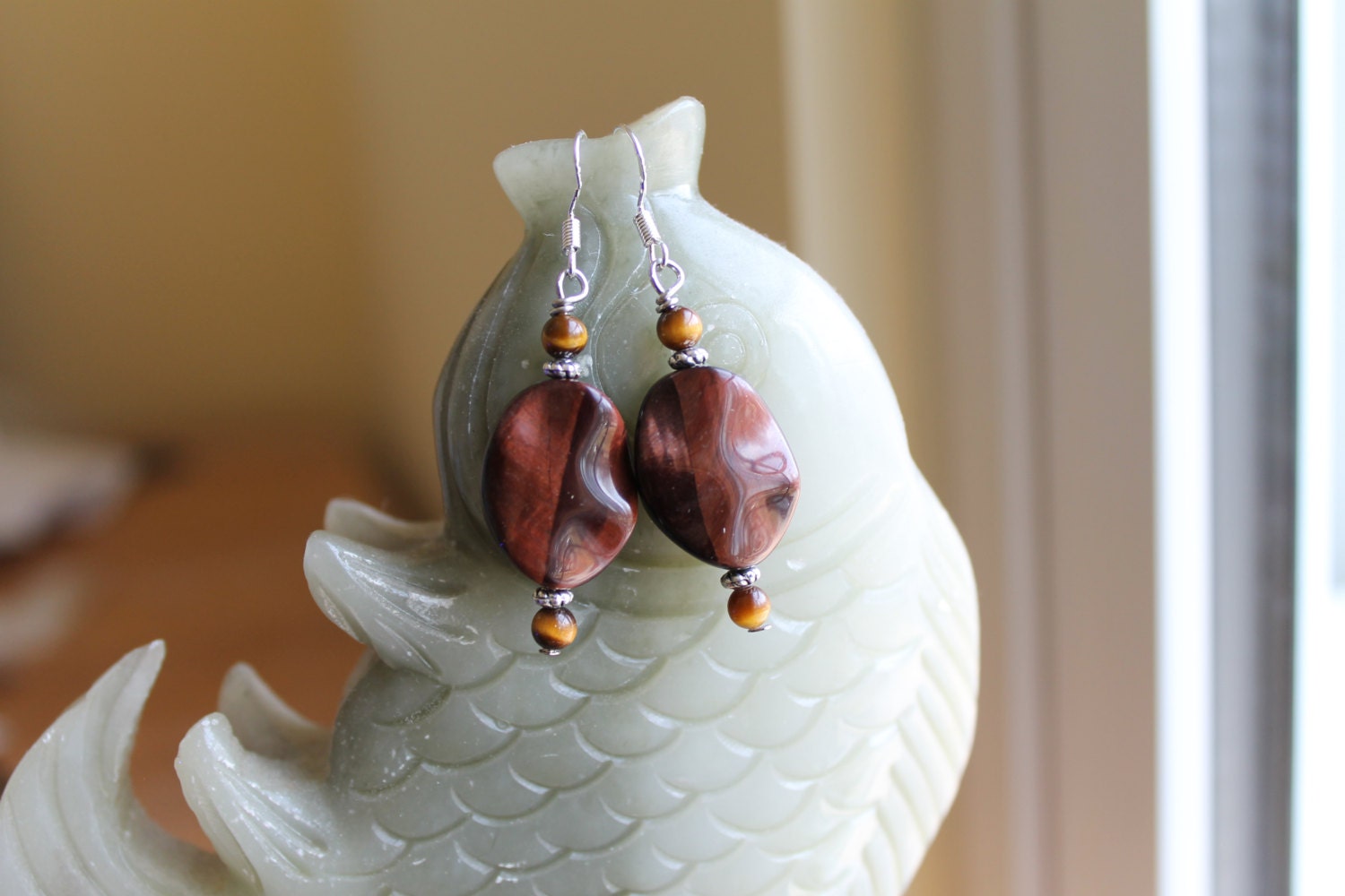 Schöne Rote Welle Tiger Eye Ohrringe, Sterling Silber Haken von JianBeadsJewelry