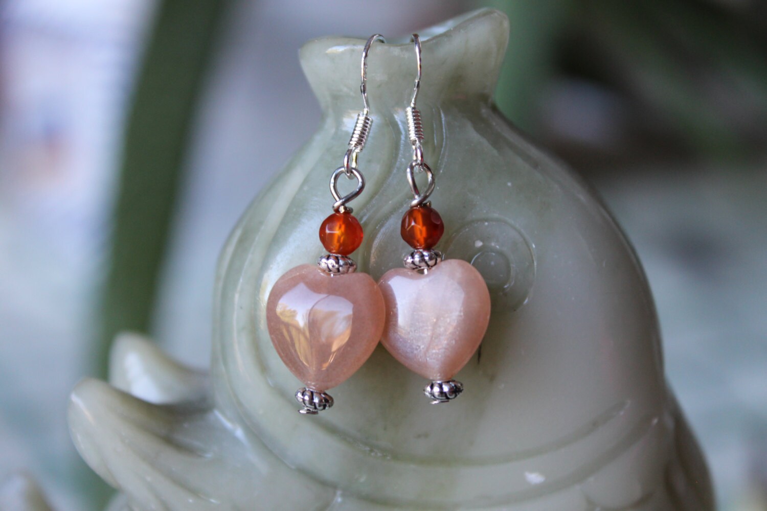 Schöne Sonne Stein Herz Form Ohrringe, Sterling Silber Haken von JianBeadsJewelry