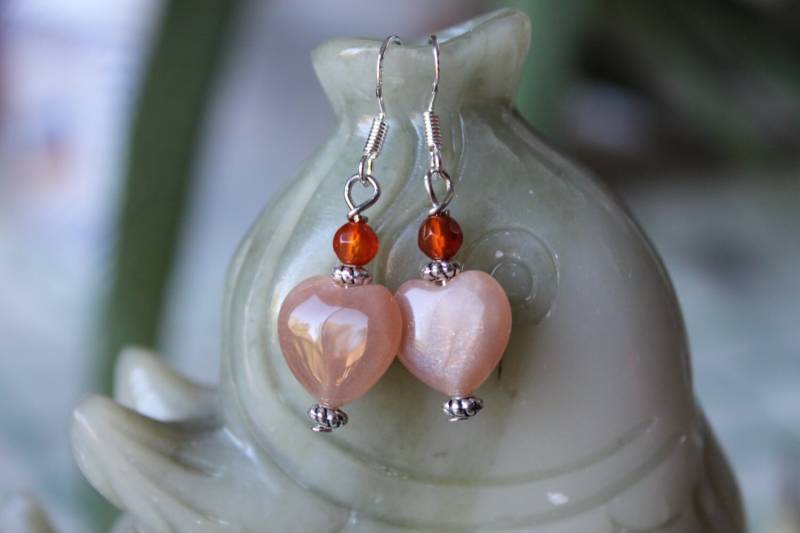 Schöne Sonne Stein Herz Form Ohrringe, Sterling Silber Haken von JianBeadsJewelry