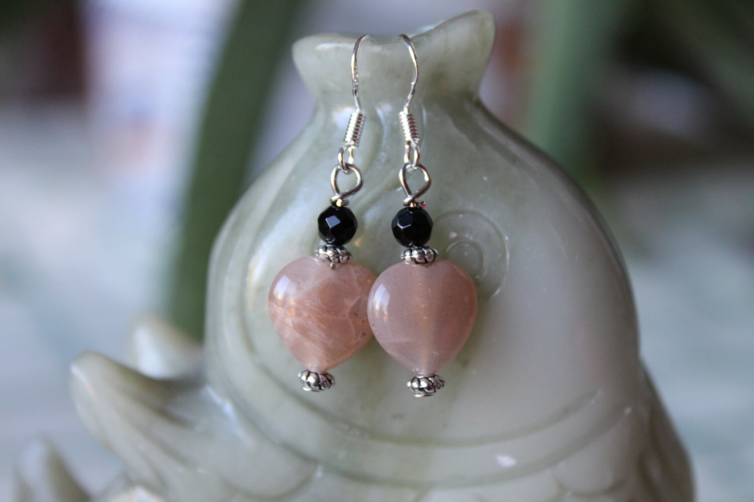 Schöne Sonne Stein Herz Form Ohrringe, Sterling Silber Haken von JianBeadsJewelry