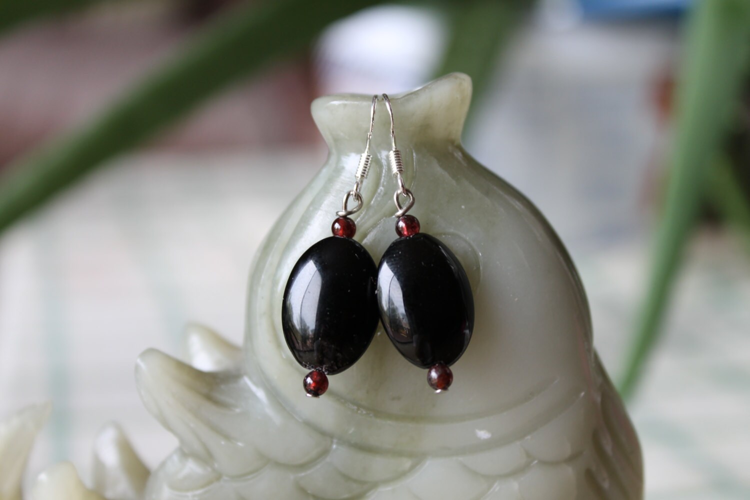 Schwarze Ovale Onyx Ohrringe, Sterling Silber Haken von JianBeadsJewelry