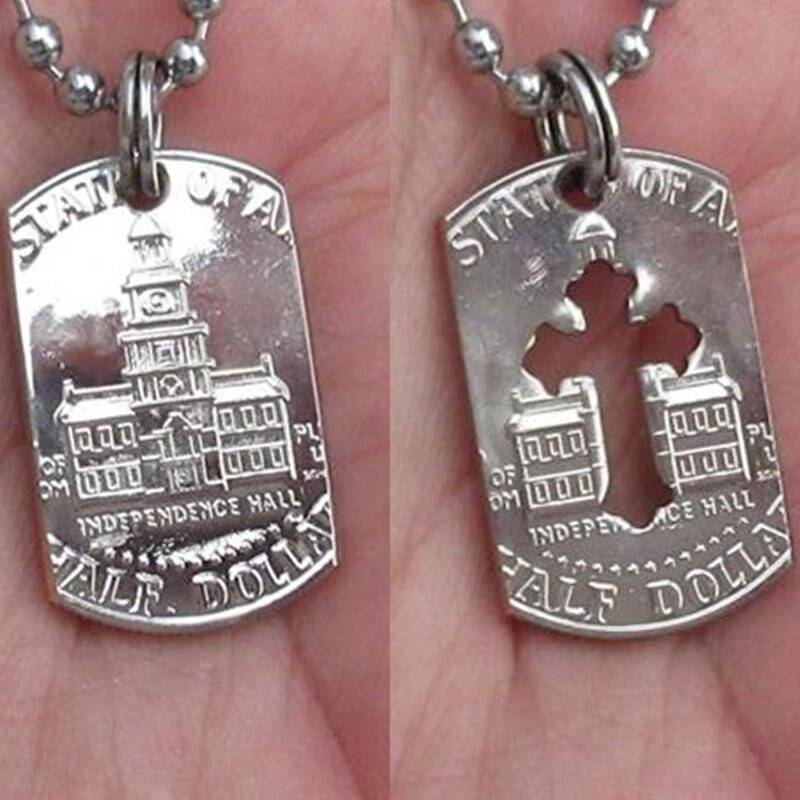 1776-1976 Bicentenary Kennedy Half Dollar Dog Tag Anhänger Mit 61 cm Edelstahl Kugelkette 1776-1976 Bicentenary Kennedy Half Dollar Dog Tag Anhänger Mit 61 cm Edelstahl Kugelkette von JigProShop