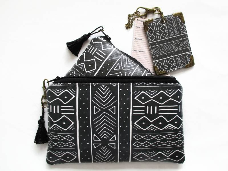 Handgefertigtes Schlammtuch Reise-Set Veganes Leder Passport Portemonnaie von JiggleMaWiggle