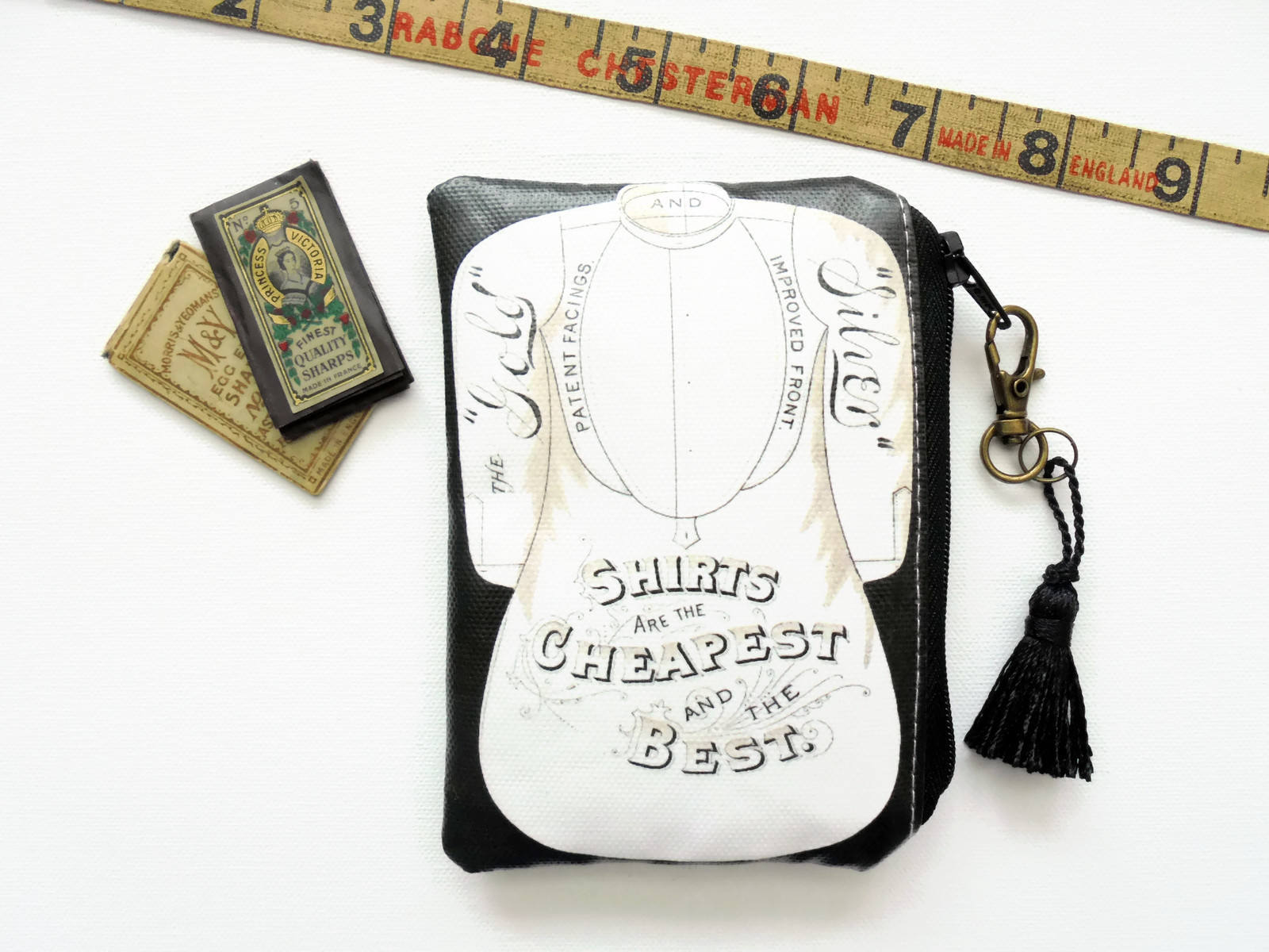 Handgefertigtes Wasserfestes Veganes Portemonnaie Kreditkarten - & Lippenstift-Tasche von JiggleMaWiggle