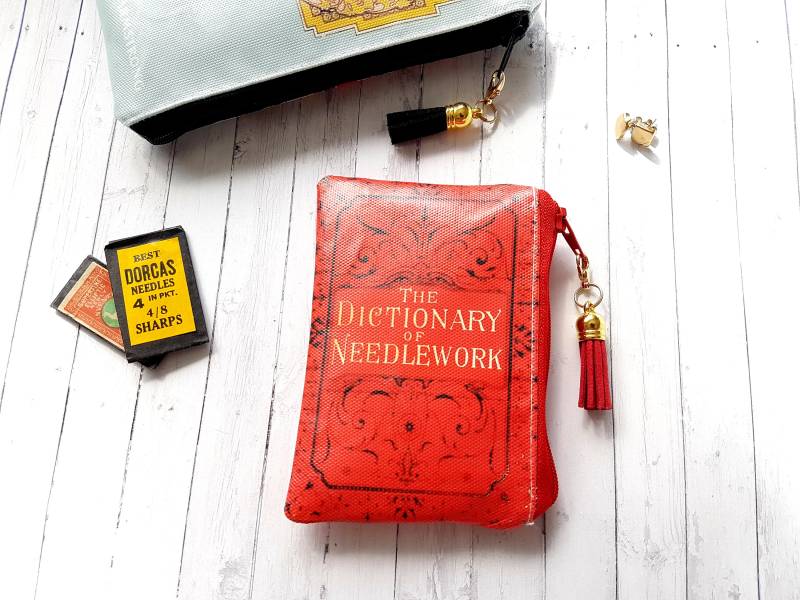 Rot Bestickt Vegan Geldbörse Wasserfester Kartenhalter von JiggleMaWiggle