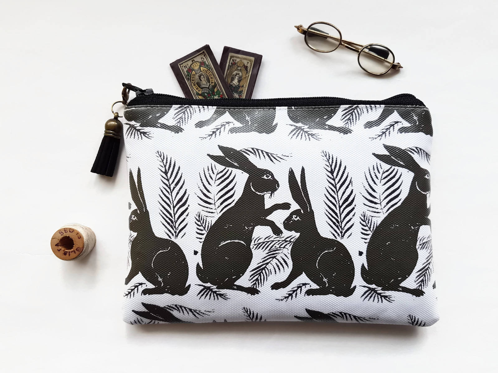 Veganes Kunstleder Portemonnaie Geldbörse Mit Kaninchen-Print von JiggleMaWiggle