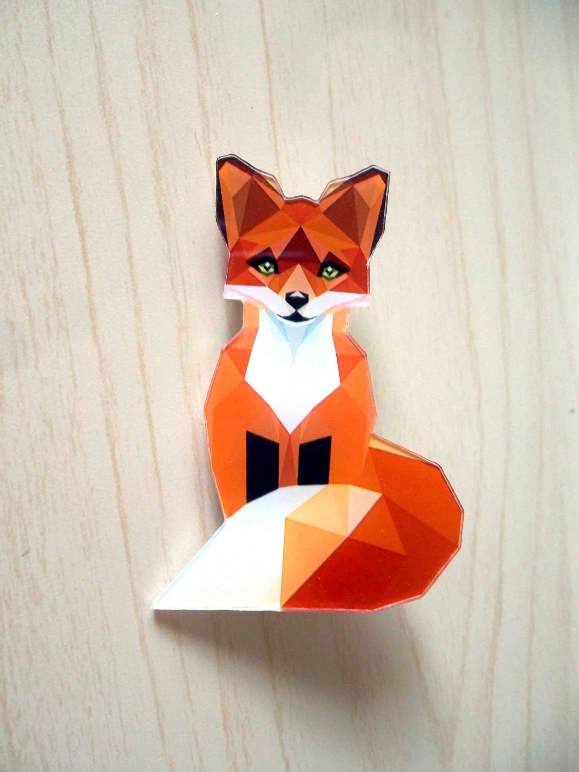 Kristall-Resin Fuchs Brosche Polygon Design, Platin Basis Kristall-Resin Fuchs Brosche Polygon Design, Platin Basis von JihaDesignCZ